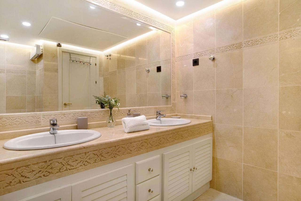 Luxury In Puerto Marina Apartment Benalmadena Bagian luar foto