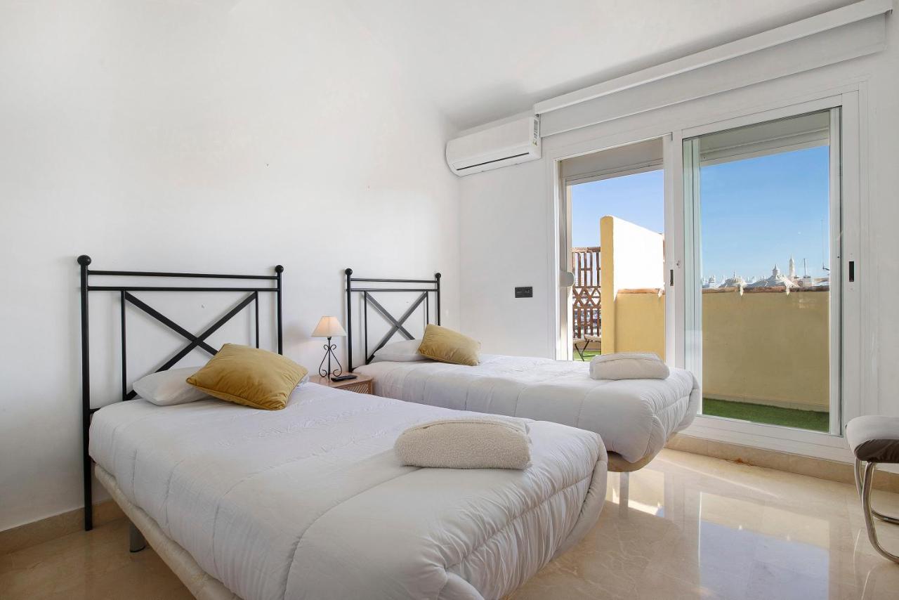 Luxury In Puerto Marina Apartment Benalmadena Bagian luar foto