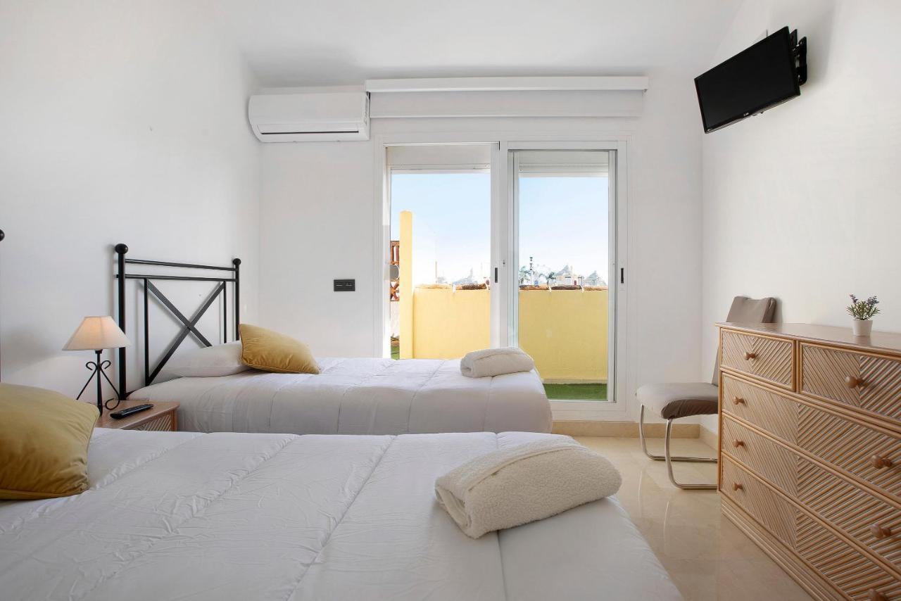 Luxury In Puerto Marina Apartment Benalmadena Bagian luar foto